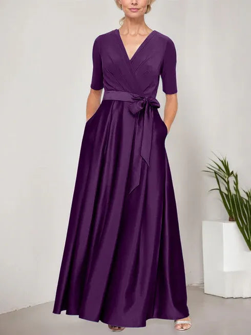 Robe de bal à décolleté surplis avec jupe ample en satin et corsage en jersey 