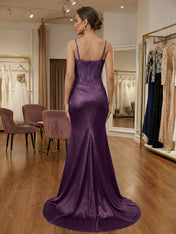 Schwarzes, perlenbesetztes Korsett-Ballkleid aus Satin mit hohem Schlitz