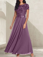 Robe longue de mère de la mariée gris anthracite, coupe trapèze et décolletée, avec perles