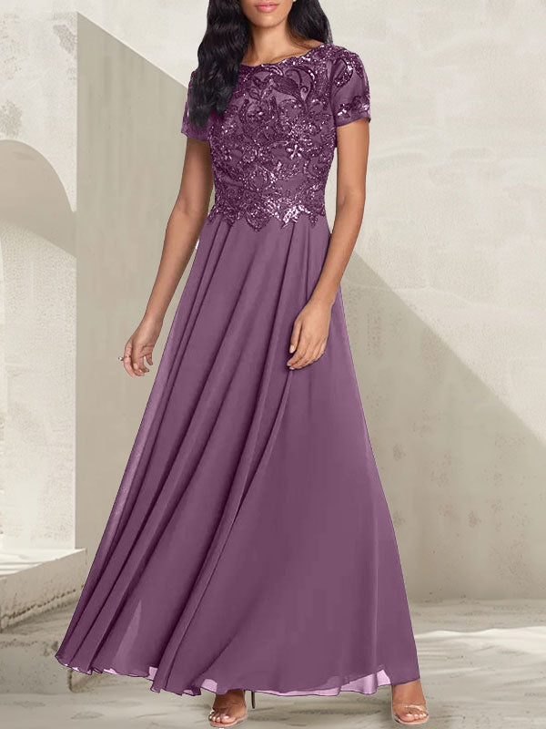 Robe longue de mère de la mariée gris anthracite, coupe trapèze et décolletée, avec perles