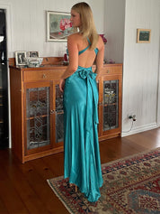 Green Chic Sheath Halter Neck Long Prom Party Dress with Backless Bowknot