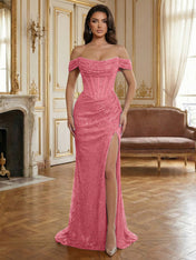 Paillettenbesetztes schulterfreies langes Ballkleid mit Korsettoberteil und Schlitz