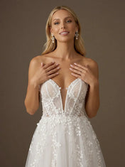 Sweetheart Lace Applique Tulle A Line Wedding Gown