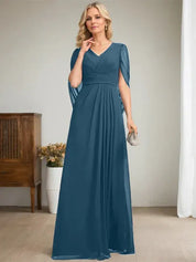 Robe longue bleu marine foncé à col en V et coupe trapèze pour mère de la mariée 