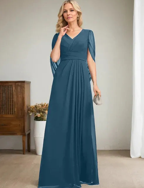 Robe longue bleu marine foncé à col en V et coupe trapèze pour mère de la mariée 