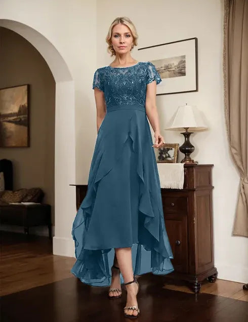 Robe de mère de la mariée asymétrique en mousseline de soie et dentelle, coupe trapèze, décolleté en V, avec nœud, volants et paillettes 
