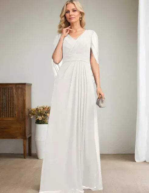 Robe longue bleu marine foncé à col en V et coupe trapèze pour mère de la mariée 