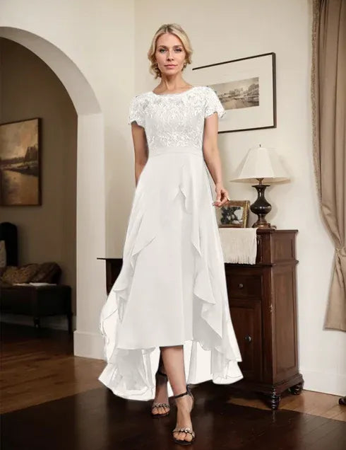 Robe de mère de la mariée asymétrique en mousseline de soie et dentelle, coupe trapèze, décolleté en V, avec nœud, volants et paillettes 