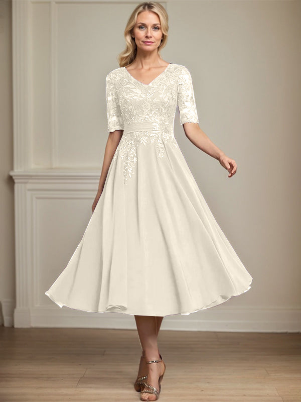 Robe de mère de la mariée trapèze, col en V, longueur genou, en mousseline de soie et dentelle, avec paillettes 