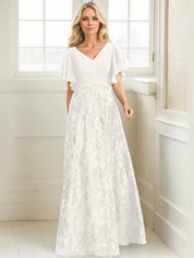 Robe de mère de la mariée trapèze, col en V, longueur au sol, en mousseline de soie et dentelle à sequins, avec plis 