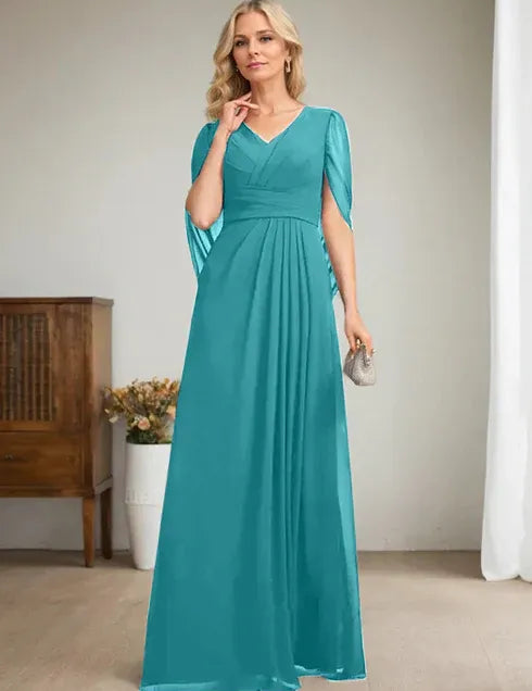 Robe longue bleu marine foncé à col en V et coupe trapèze pour mère de la mariée 