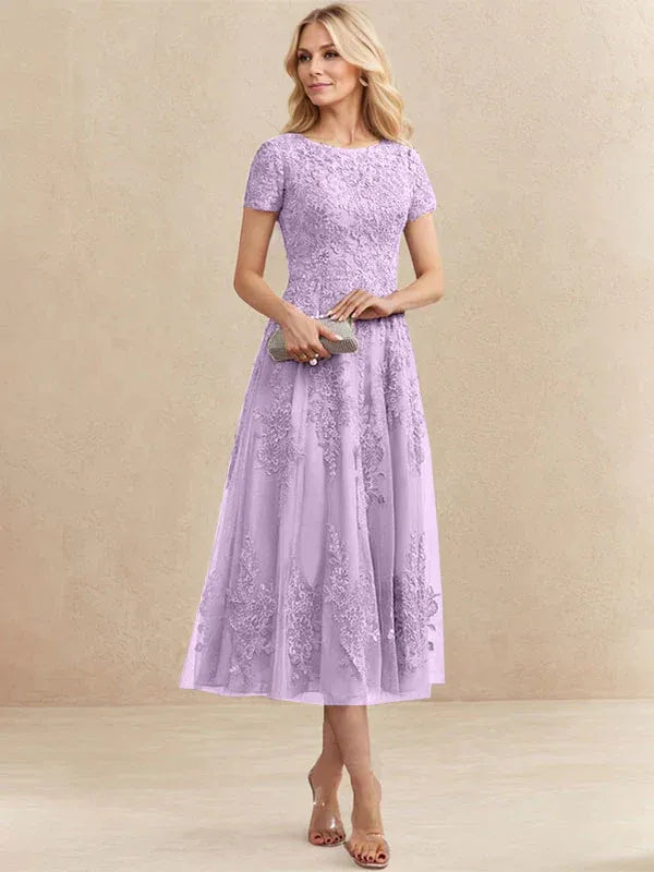 Robe de mère de la mariée coupe trapèze, longueur thé, en tulle et dentelle 