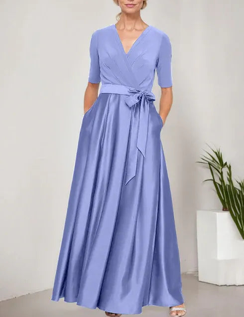 Robe de bal à décolleté surplis avec jupe ample en satin et corsage en jersey 