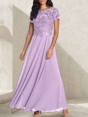 Robe longue de mère de la mariée gris anthracite, coupe trapèze et décolletée, avec perles