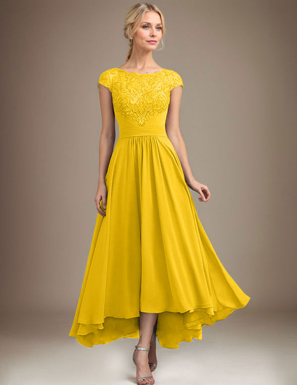 Robe de mère de la mariée asymétrique en mousseline de soie et dentelle, coupe trapèze, décolleté plongeant, avec plis 