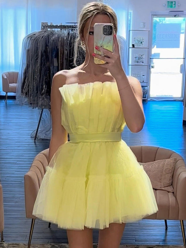 Light Yellow Strapless A-Line Tulle Homecoming Dress