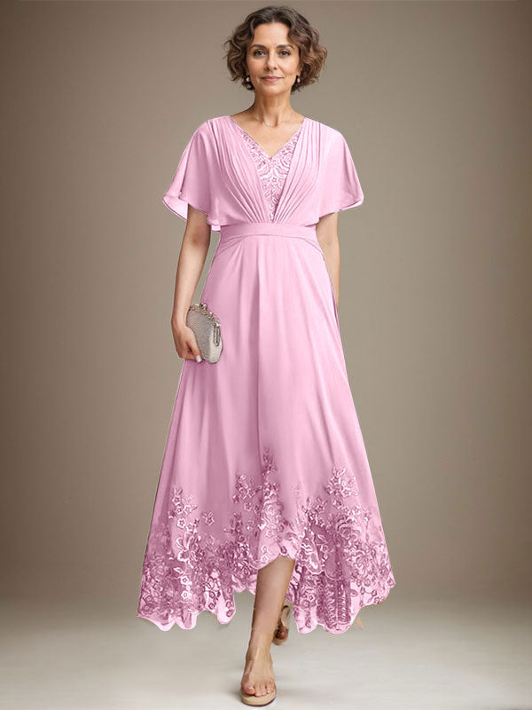 Robe de mère de la mariée asymétrique en mousseline de soie et dentelle, coupe trapèze, col en V, avec plis