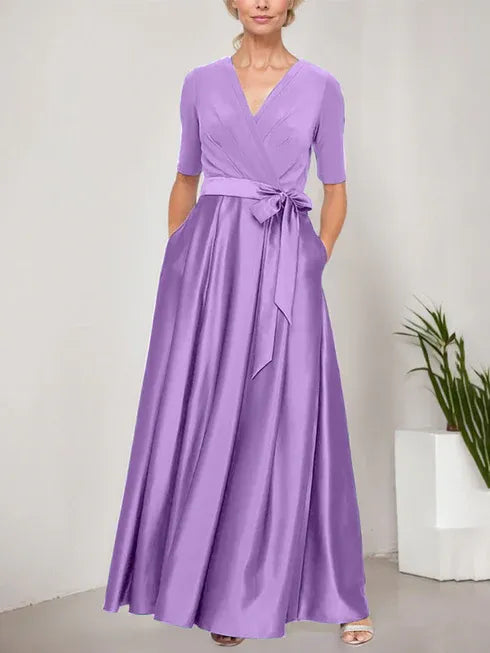 Robe de bal à décolleté surplis avec jupe ample en satin et corsage en jersey 
