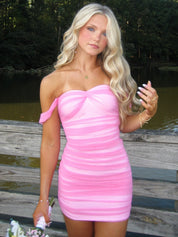 Lovely Pink Off-shoulder Homecoming Dresses To Impress