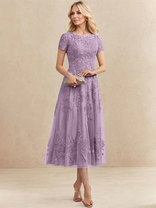 Robe de mère de la mariée coupe trapèze, longueur thé, en tulle et dentelle 