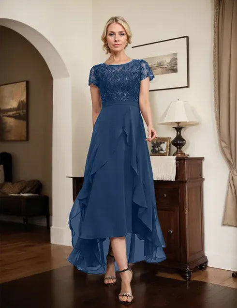 Robe de mère de la mariée asymétrique en mousseline de soie et dentelle, coupe trapèze, décolleté en V, avec nœud, volants et paillettes 
