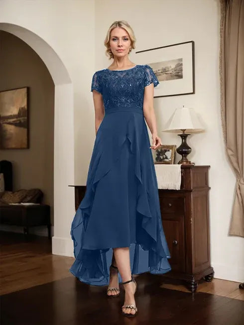 Robe de mère de la mariée asymétrique en mousseline de soie et dentelle, coupe trapèze, décolleté en V, avec nœud, volants et paillettes 