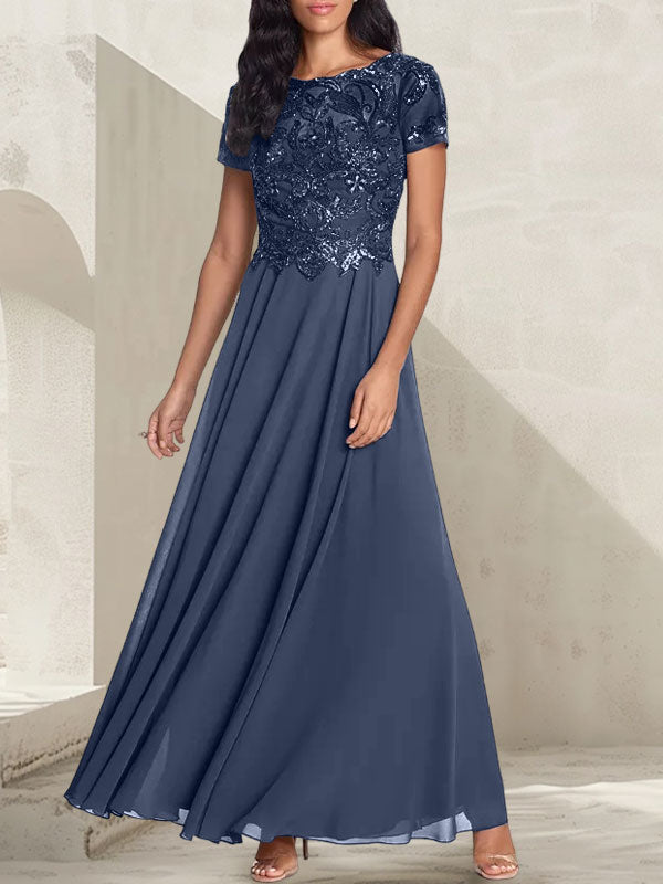 Robe longue de mère de la mariée gris anthracite, coupe trapèze et décolletée, avec perles