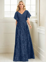 Robe de mère de la mariée trapèze, col en V, longueur au sol, en mousseline de soie et dentelle à sequins, avec plis 
