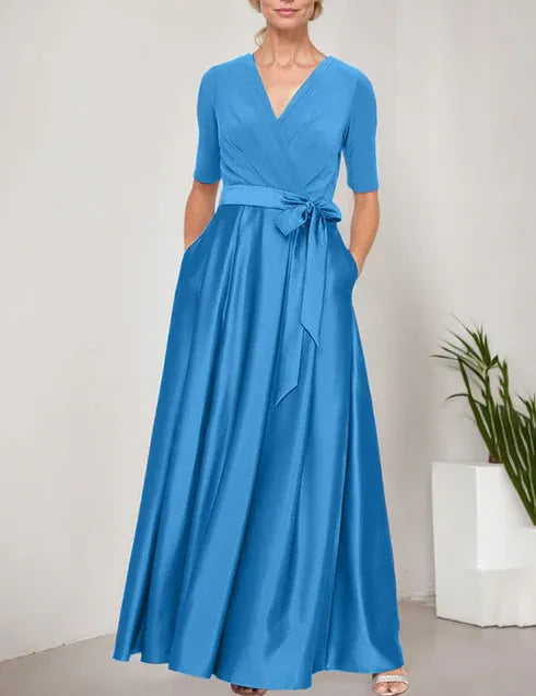 Robe de bal à décolleté surplis avec jupe ample en satin et corsage en jersey 