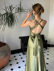Green Chic Sheath Halter Neck Long Prom Party Dress with Backless Bowknot