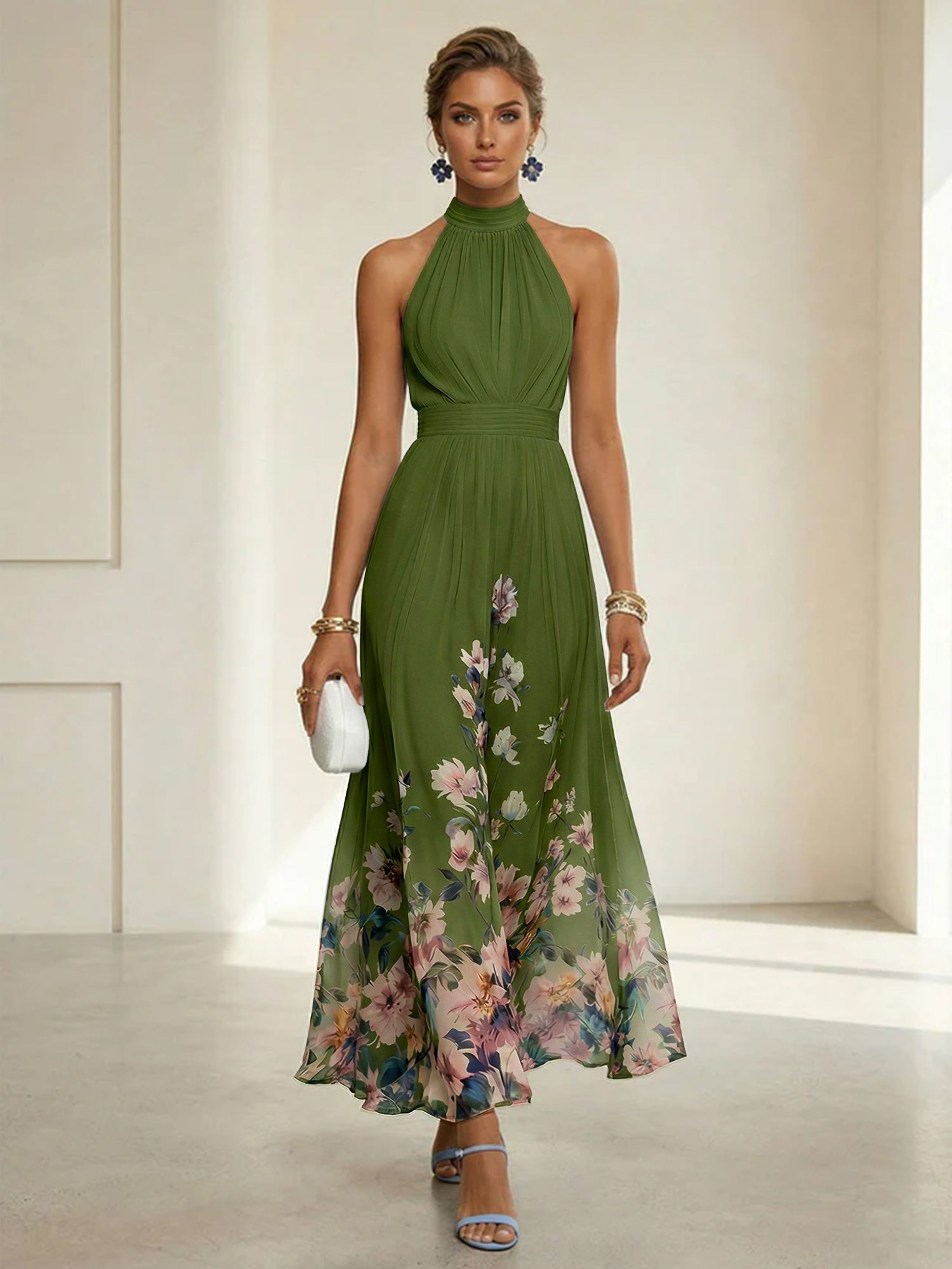 Hellblaues geblümtes Chiffon-Neckholder-ärmelloses A-Linien-Maxikleid
