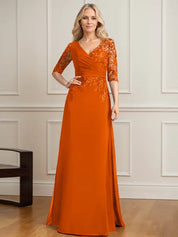 Robe de mère de la mariée trapèze, col en V, longueur au sol, en mousseline de soie et dentelle, avec sequins plissés 