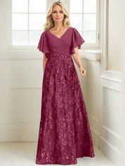 Robe de mère de la mariée trapèze, col en V, longueur au sol, en mousseline de soie et dentelle à sequins, avec plis 