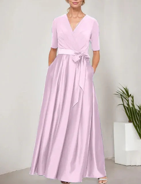 Robe de bal à décolleté surplis avec jupe ample en satin et corsage en jersey 