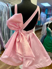 Dreamylily Women Pink V-Neck A Line Short Satin Homecoming Dress with Back Bow Dreamylily Women Pink V-Neck A Line Short Satin Homecoming Dress with Back Bow