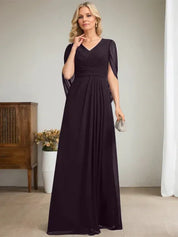 Robe longue bleu marine foncé à col en V et coupe trapèze pour mère de la mariée 