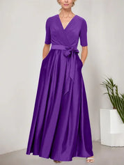 Robe de bal à décolleté surplis avec jupe ample en satin et corsage en jersey 