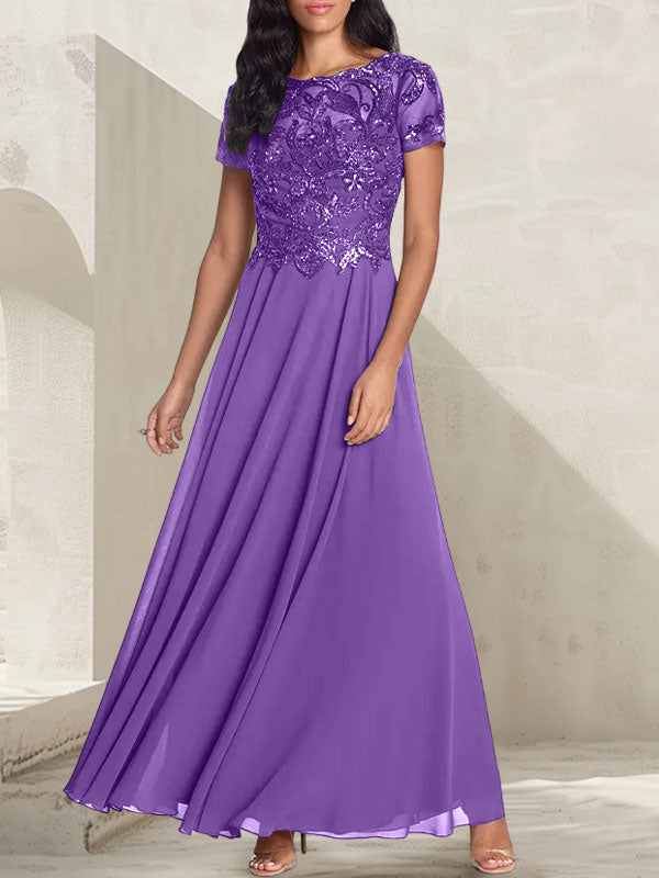 Robe longue de mère de la mariée gris anthracite, coupe trapèze et décolletée, avec perles