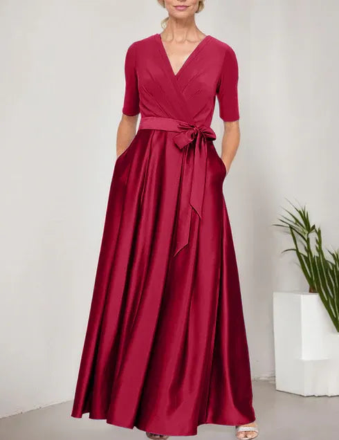 Robe de bal à décolleté surplis avec jupe ample en satin et corsage en jersey 
