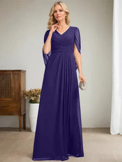 Robe longue bleu marine foncé à col en V et coupe trapèze pour mère de la mariée 