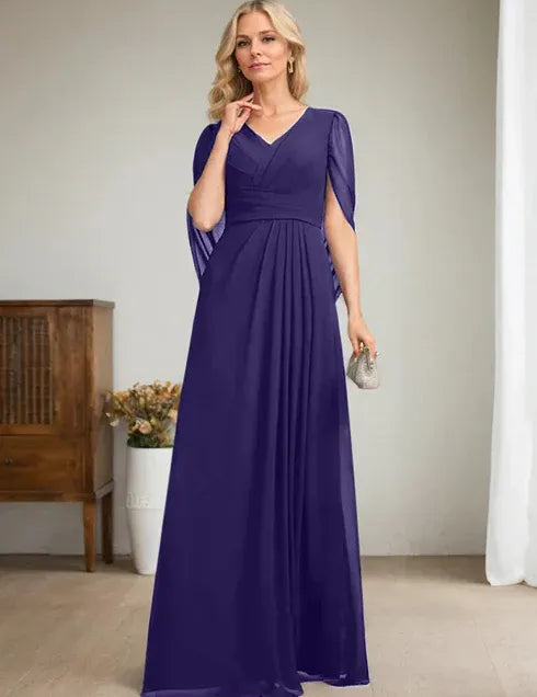 Robe longue bleu marine foncé à col en V et coupe trapèze pour mère de la mariée 