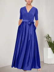 Robe de bal à décolleté surplis avec jupe ample en satin et corsage en jersey 