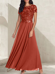Robe longue de mère de la mariée gris anthracite, coupe trapèze et décolletée, avec perles