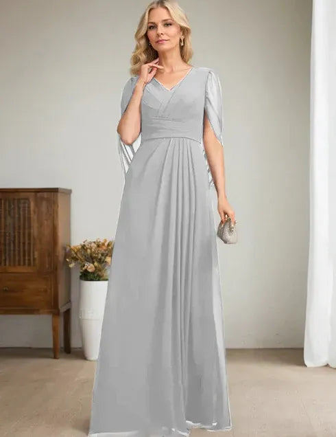 Robe longue bleu marine foncé à col en V et coupe trapèze pour mère de la mariée 