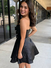 Sparkly Black A-Line Sweetheart Short Homecoming Dresses with Bows