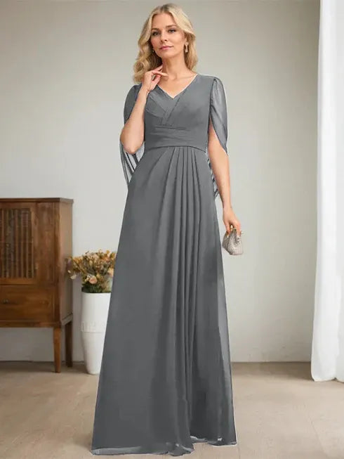 Robe longue bleu marine foncé à col en V et coupe trapèze pour mère de la mariée 