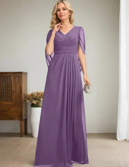 Robe longue bleu marine foncé à col en V et coupe trapèze pour mère de la mariée 