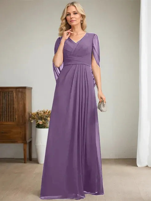 Robe longue bleu marine foncé à col en V et coupe trapèze pour mère de la mariée 