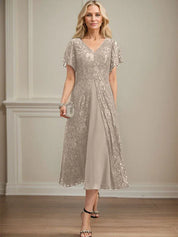 Robe de mère de la mariée en mousseline de soie, coupe trapèze, col en V et longueur thé 