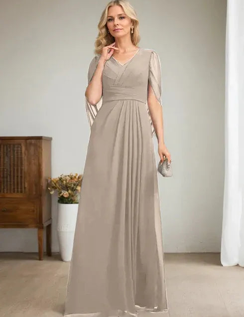 Robe longue bleu marine foncé à col en V et coupe trapèze pour mère de la mariée 
